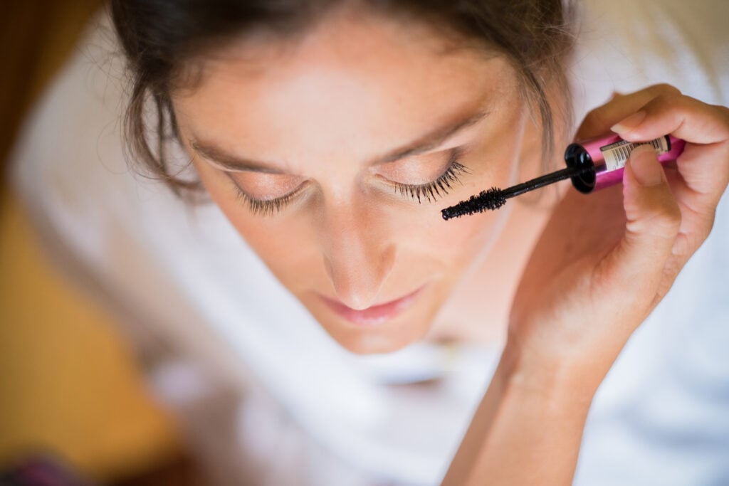 Préparatifs de mariage : maquillage de la mariée