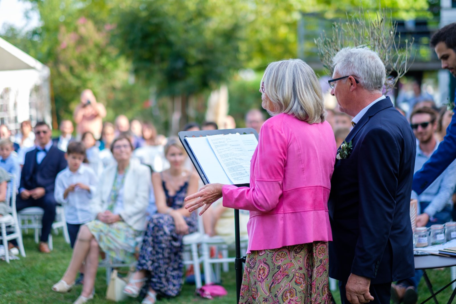 Reportages de mariage Pays Basque & Landes Les proches prennent la parole pendant la cérémonie