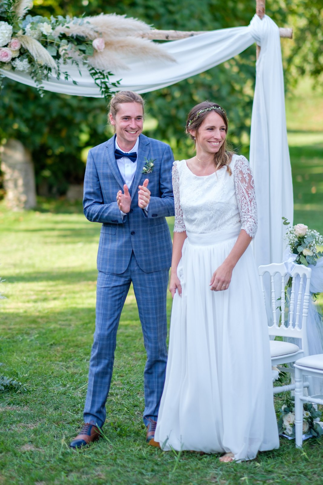 Reportages de mariage Pays Basque & Landes Amanda et Rémi sous l’arche de leur cérémonie