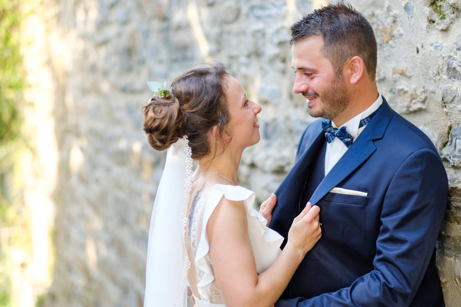 Reportages de mariage Pays Basque & Landes Audrey et Mark se regardant pendant leur séance photo de couple